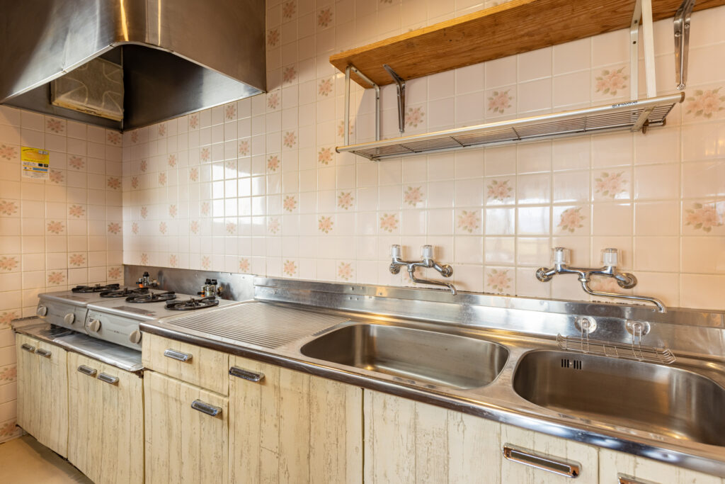 大型棟コテージのキッチン