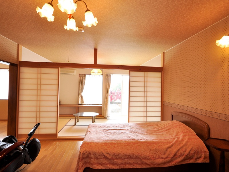 伊豆002　テラス露天風呂付５名用　２階客室ベッドルーム
