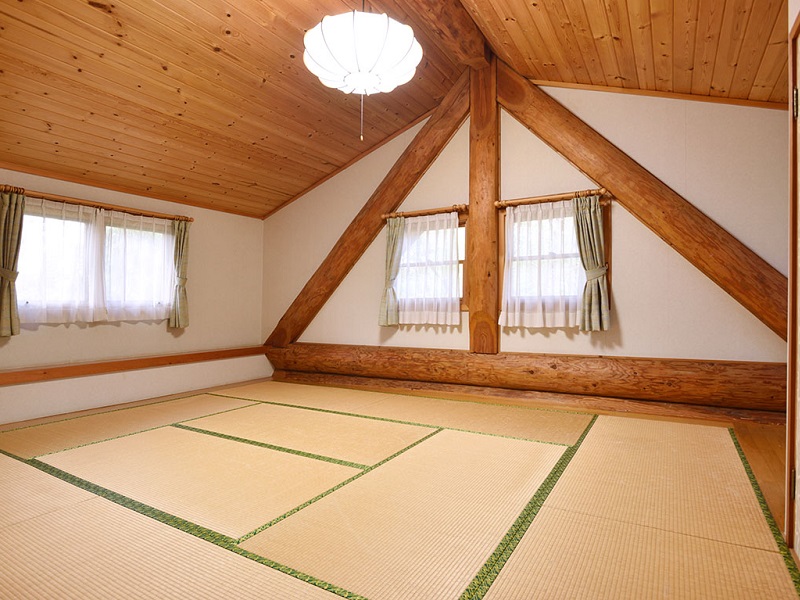 軽井沢143のログハウス内には和室もあり、小さなお子さま連れにも安心です
