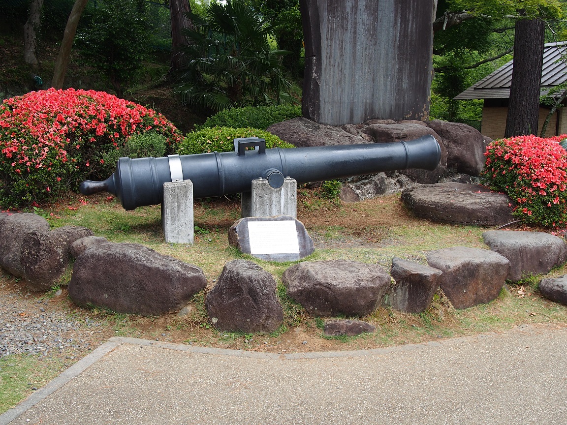 世界遺産「韮山反射炉」に展示されている大砲