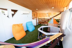 伊豆002　吹き抜け天井と高いロフトのコテージ、リラックスルーム付　4名～10名まで宿泊可能