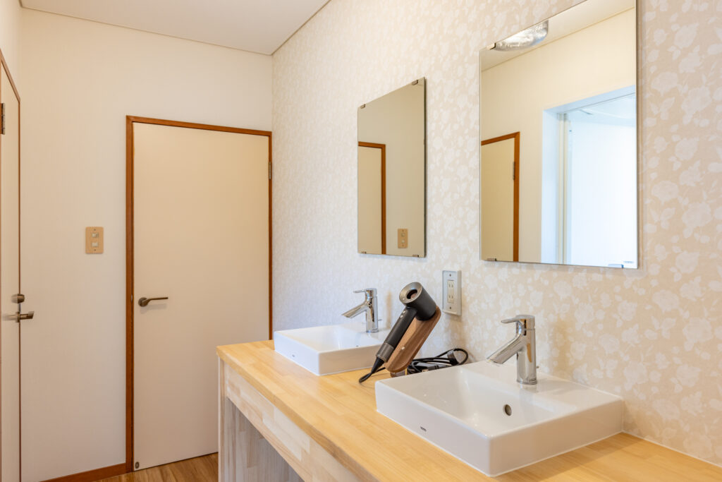 伊豆002　一戸建てコテージ10名用　洗面化粧台